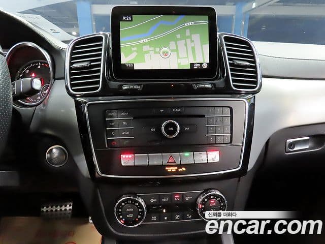 Mercedes-Benz GLE-Class 2018 — ფოტო 9/20