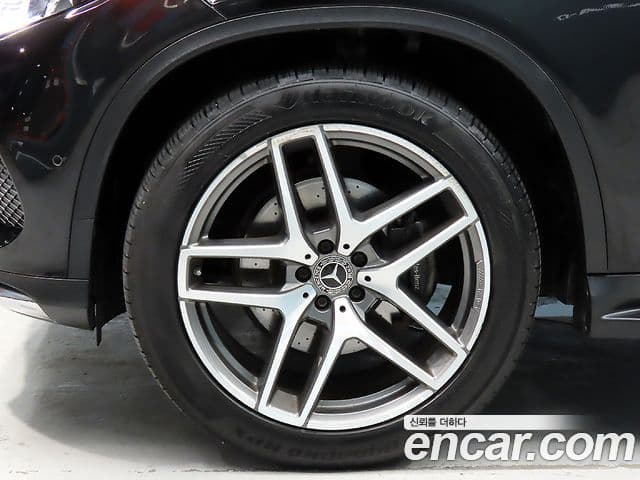 Mercedes-Benz GLE-Class 2018 — ფოტო 19/20