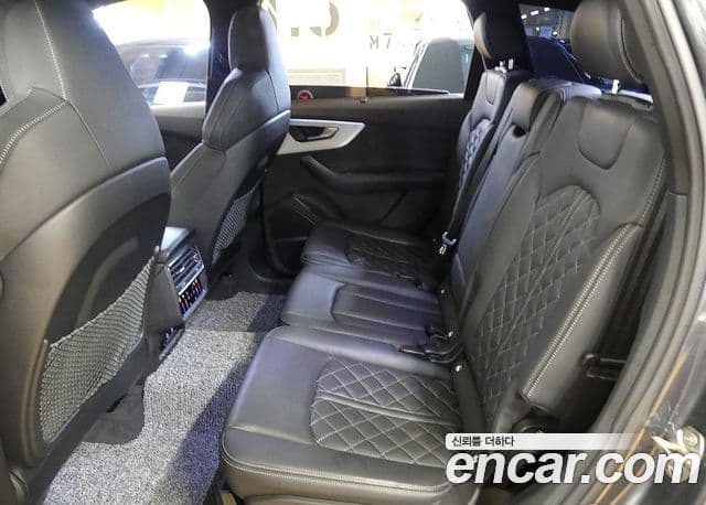 Audi Q7 2023 — Şəkil 16/20