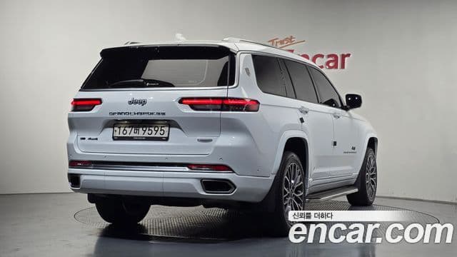 Jeep Grand Cherokee 2022 — Фото 2/20