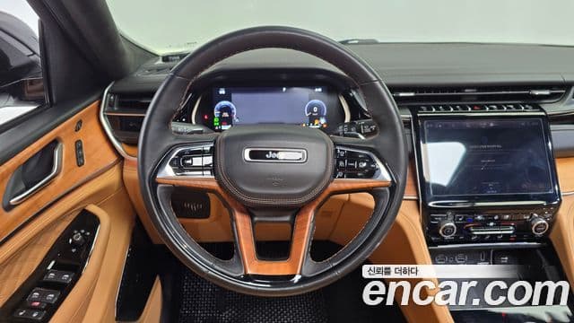 Jeep Grand Cherokee 2022 — Фото 13/20