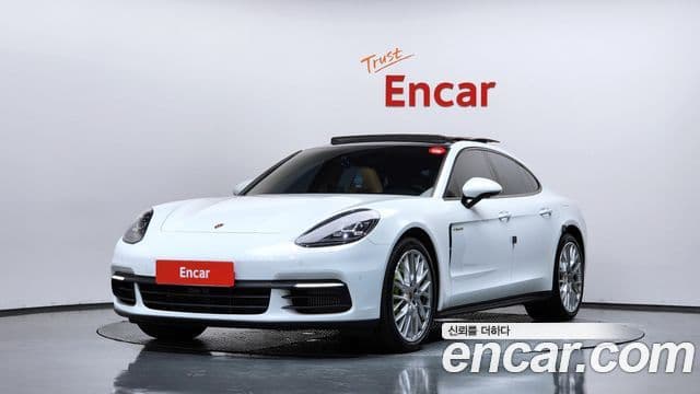Porsche Panamera 2018 — Şəkil 38/40