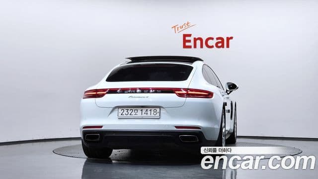 Porsche Panamera 2018 — Şəkil 26/40