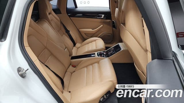 Porsche Panamera 2018 — Şəkil 23/40