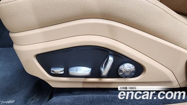 Porsche Panamera 2018 — Şəkil 30/40