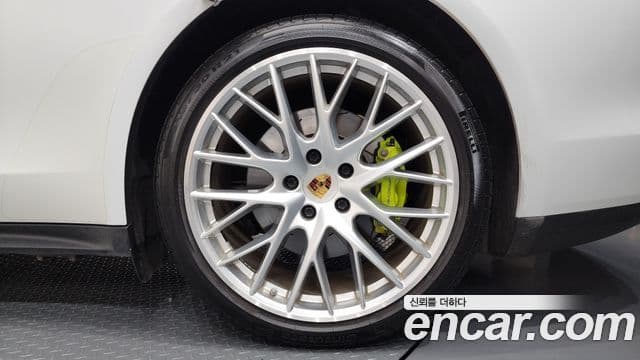 Porsche Panamera 2018 — Şəkil 25/40