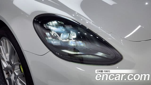 Porsche Panamera 2018 — Şəkil 34/40