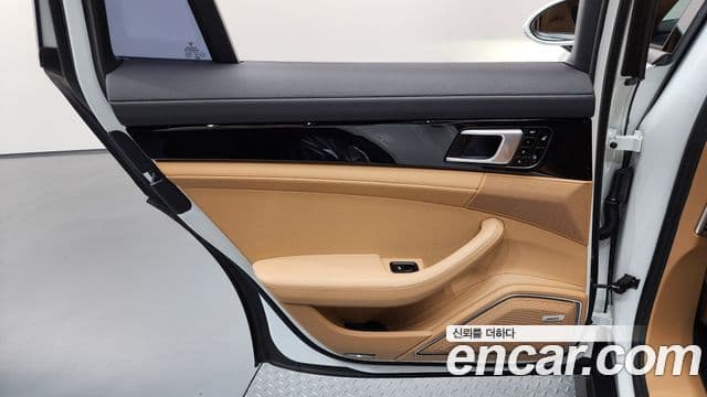 Porsche Panamera 2018 — Şəkil 11/40