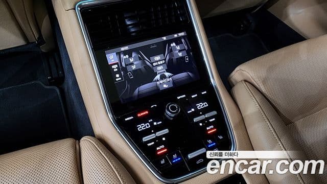 Porsche Panamera 2018 — Şəkil 16/40