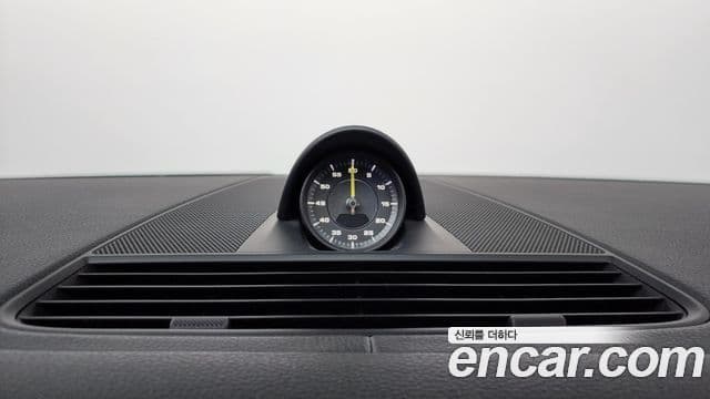 Porsche Panamera 2018 — Şəkil 18/40