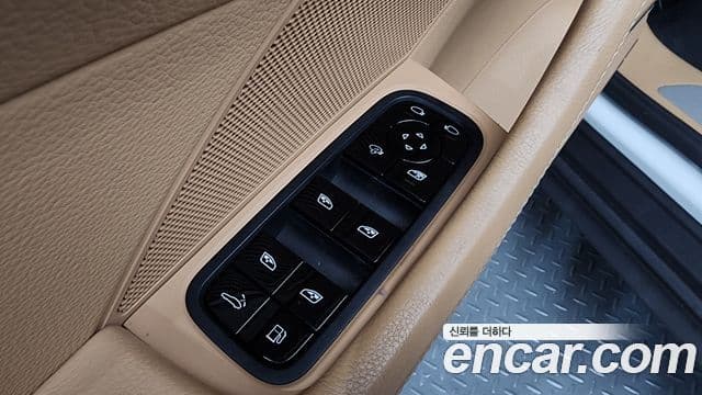 Porsche Panamera 2018 — Şəkil 29/40