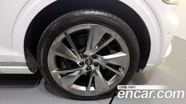 Genesis GV70 2021 — Photo 32/34