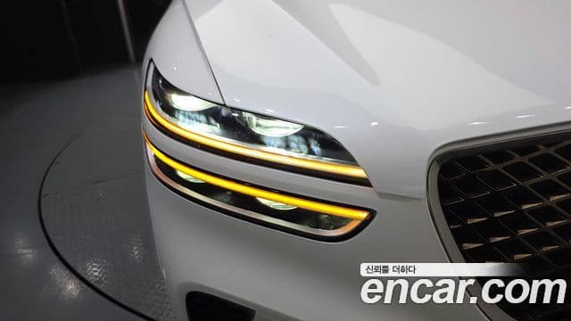 Genesis GV70 2021 — Photo 8/34