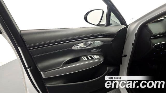 Genesis GV70 2021 — Photo 24/34