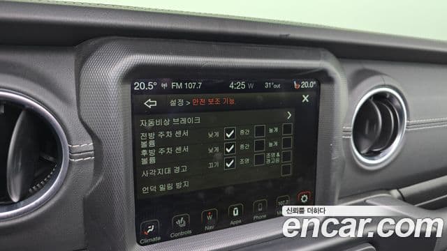 Jeep Wrangler 2022 — Фото 19/20