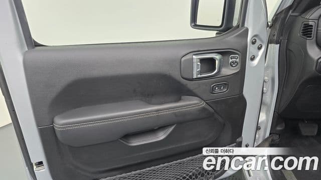 Jeep Wrangler 2022 — Photo 7/35
