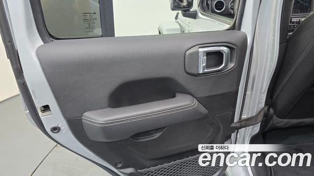 Jeep Wrangler 2022 — Photo 33/35