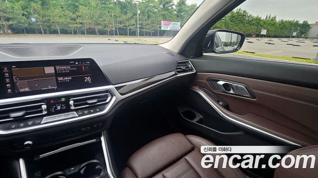 BMW 3 Series 2021 — ფოტო 13/20