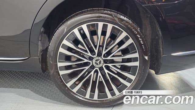 Mercedes-Benz S-Class 2021 — Photo 18/32
