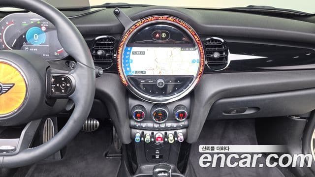 Mini Cooper S Convertible 2021 — ფოტო 14/20