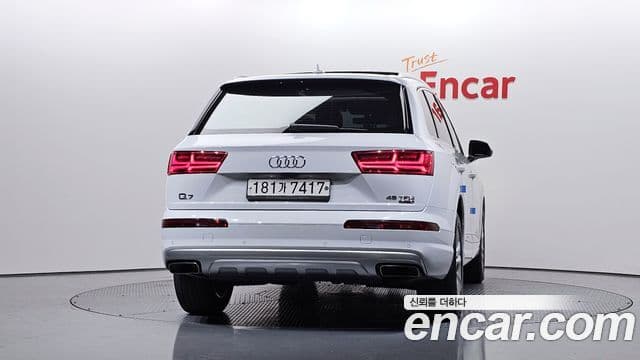 Audi Q7 2019 — ფოტო 4/20
