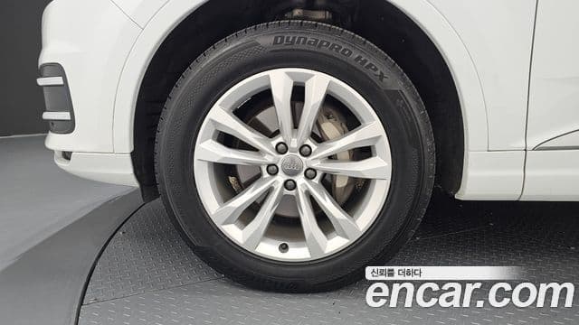 Audi Q7 2019 — ფოტო 5/20