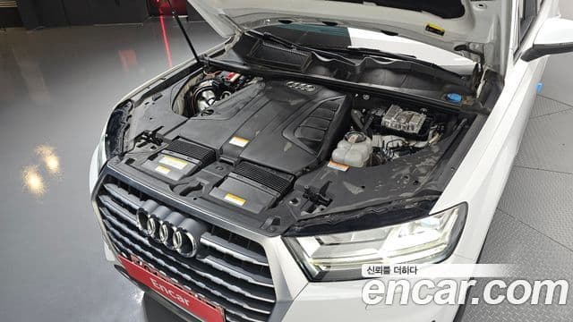 Audi Q7 2019 — ფოტო 6/20