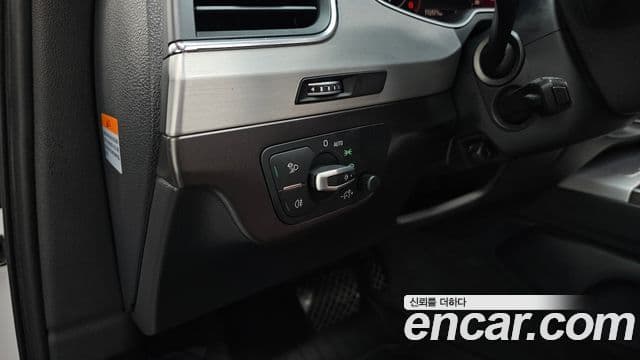 Audi Q7 2019 — ფოტო 19/20