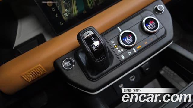 Land Rover Defender 2024 — Фото 9/20