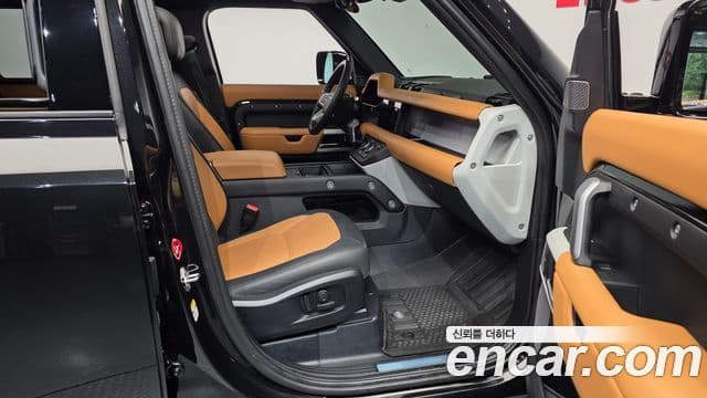 Land Rover Defender 2024 — Фото 11/20