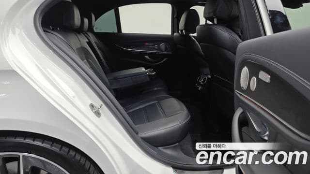 Mercedes-Benz E-Class 2022 — Фото 12/20