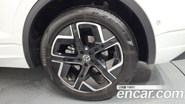 Volkswagen Touareg 2025 — Photo 27/33
