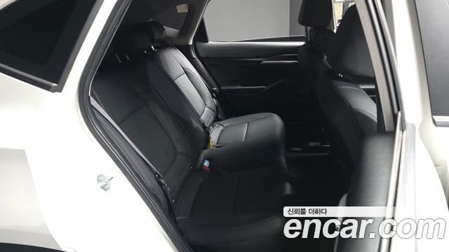 Kia Seltos 2023 — Şəkil 12/20