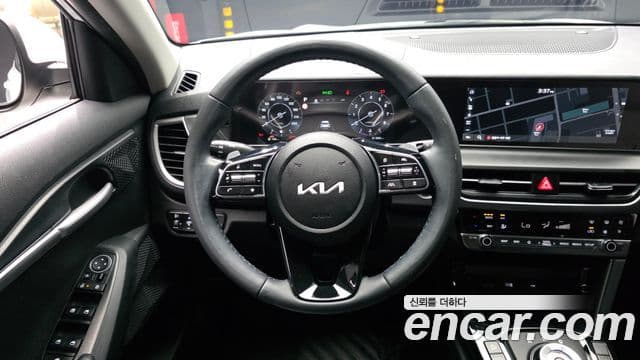 Kia Seltos 2023 — Şəkil 13/20