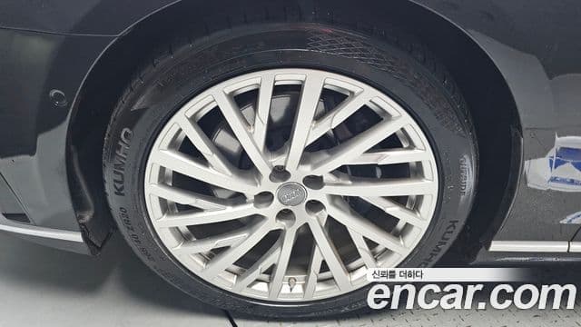 Audi A8 2020 — ფოტო 4/20