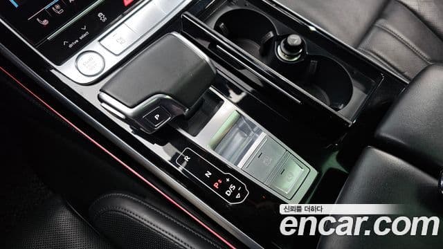 Audi A8 2020 — ფოტო 8/20