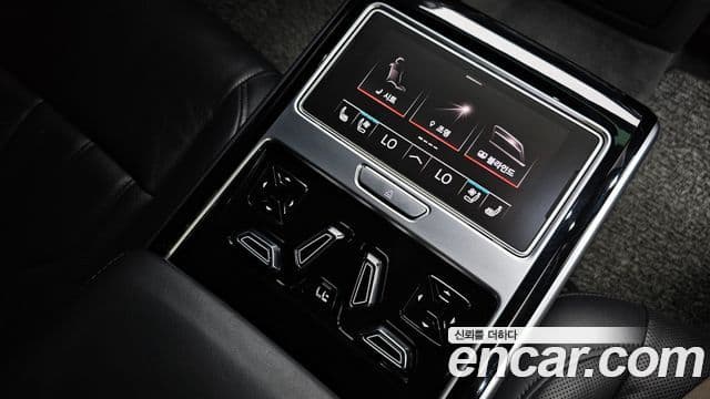 Audi A8 2020 — ფოტო 17/20