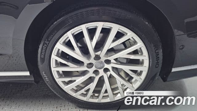 Audi A8 2020 — Şəkil 28/40