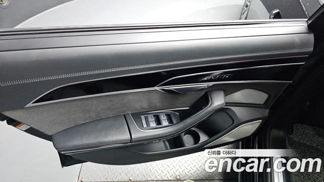 Audi A8 2020 — Şəkil 26/40