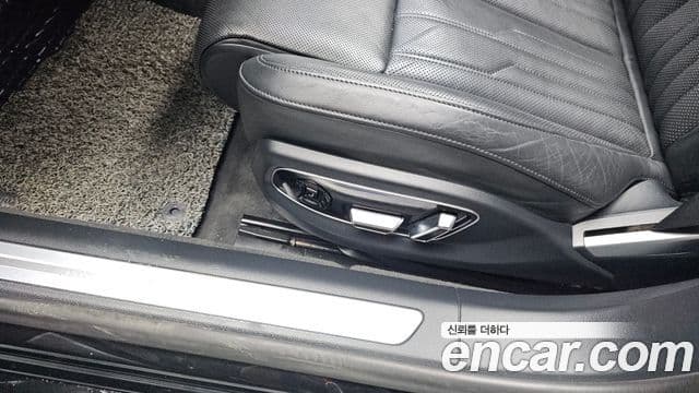 Audi A8 2020 — Şəkil 19/40
