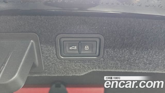 Audi A8 2020 — Şəkil 35/40