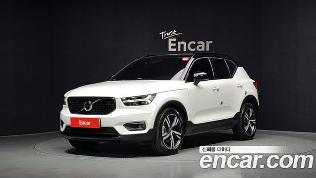 Volvo XC40 2020 — Фото 1/20