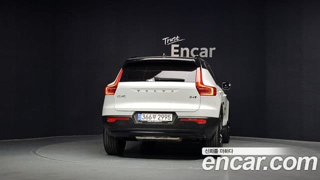 Volvo XC40 2020 — Фото 4/20