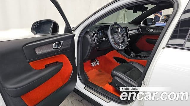 Volvo XC40 2020 — Фото 10/20
