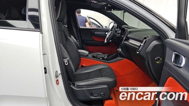 Volvo XC40 2020 — Фото 11/20