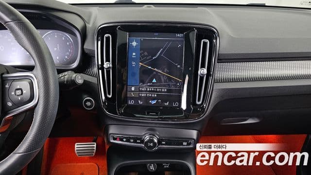 Volvo XC40 2020 — Фото 14/20