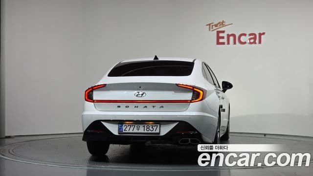 Hyundai Sonata 2021 — ფოტო 4/20