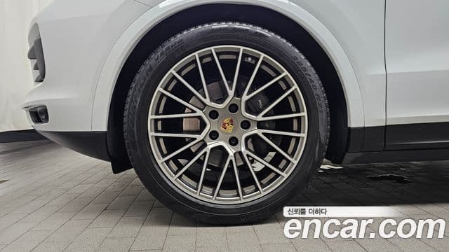 Porsche Cayenne 2022 — Photo 17/20