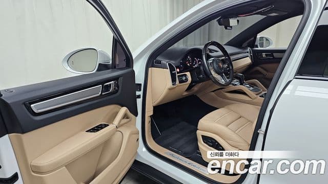 Porsche Cayenne 2022 — Photo 13/20