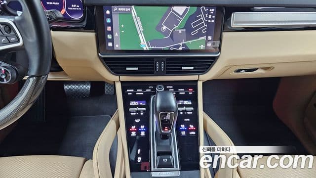 Porsche Cayenne 2022 — Photo 8/20